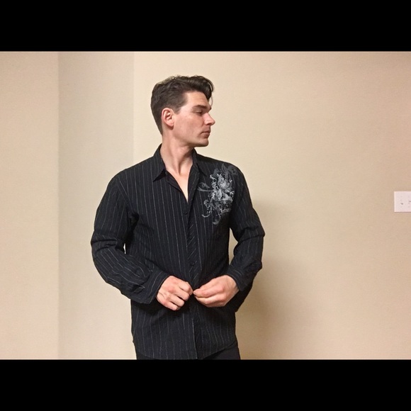 Infamous - Picture 3 of 3